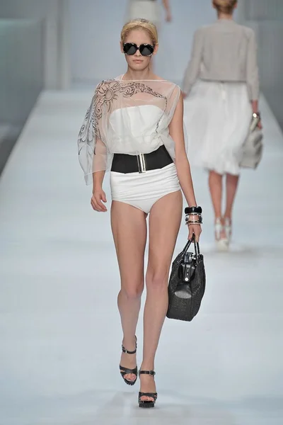 Look 13